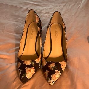 Aldo pumps- Black with Floral print